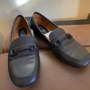 WOMENS BUCKLE LOAFER